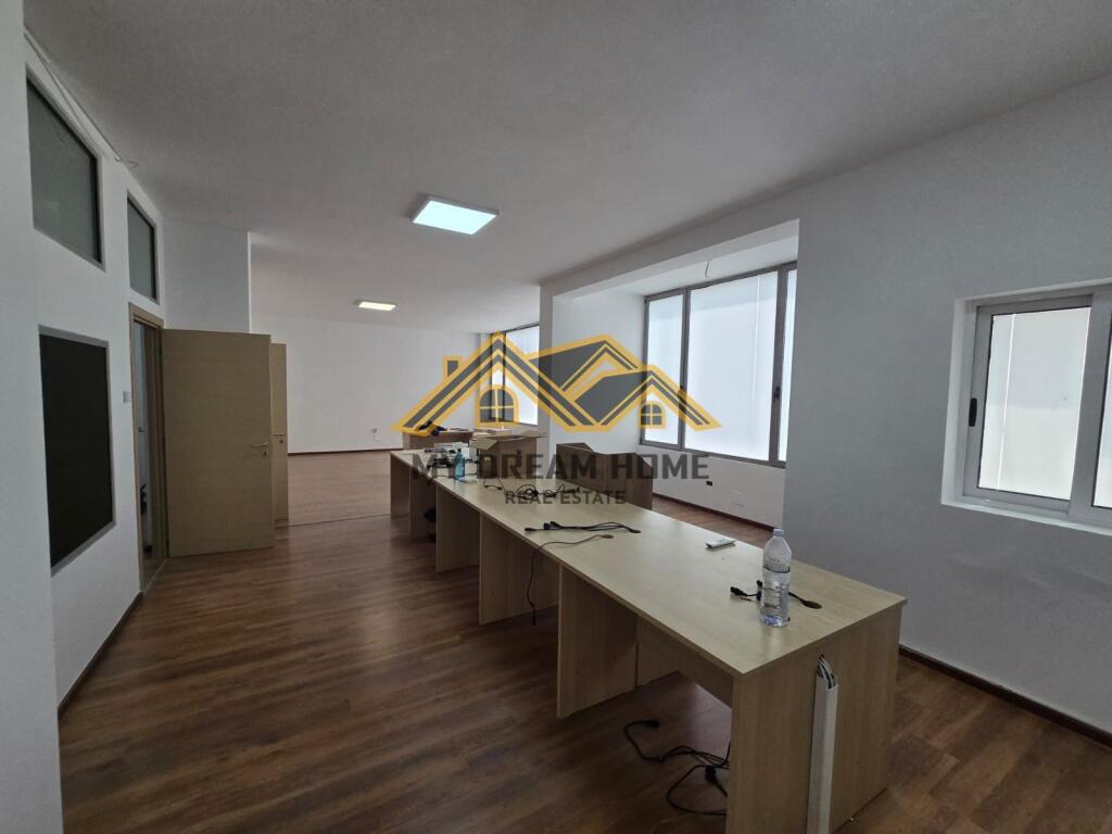 UNITÀ COMMERCIALE IN VENDITA IN STRADA PRINCIPALE VICINO A KAZAZI!