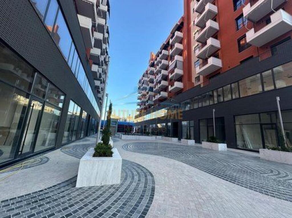 In vendita, Locale Commerciale, Complesso Delijorgji, Tirana.