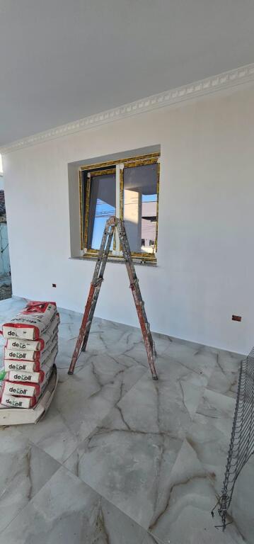 SHITEN 2 SHTEPI PRIVATE NJERA E PERFUNDUAR DHE TJETRRA NE PERFUNDIM E SIPER  RRESHBULL