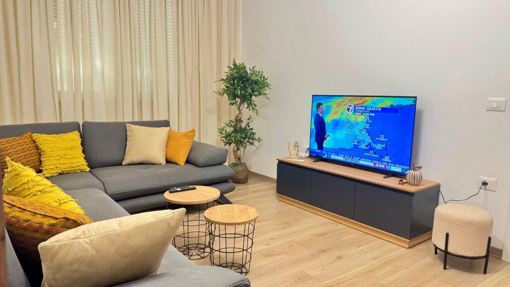 2+1 APARTMENT FOR RENT NEAR FLORA CAFE