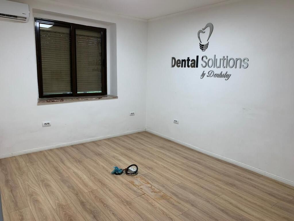 Locale commerciale in affitto a Vasil Shanto.