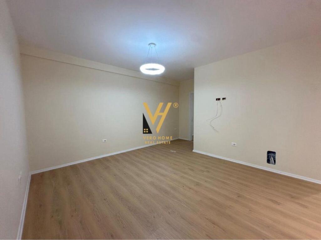 JEPET ZYRE 97 M2 ME QERA TE BLV. MIGJENI ASTIR 550 EURO