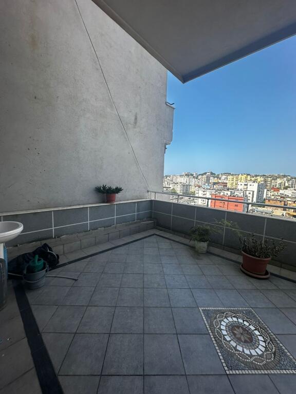 JEPET APARTAMENT ME QERA 3+1+2 TE UJESJELLSI DURRES