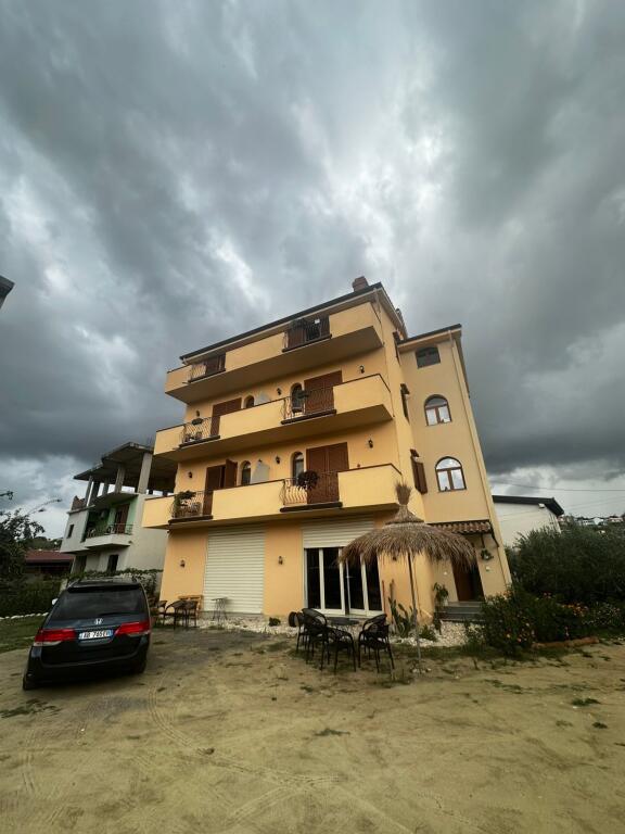 ✨ Në shitje – Vilë 4-katëshe luksoze! ✨ Shkallnure