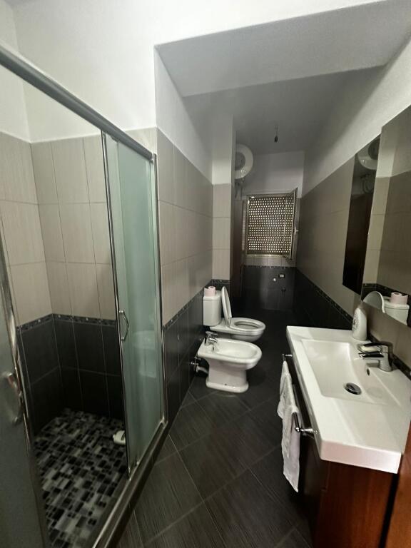 JEPET APARTAMENT ME QERA 3+1+2 TE UJESJELLSI DURRES