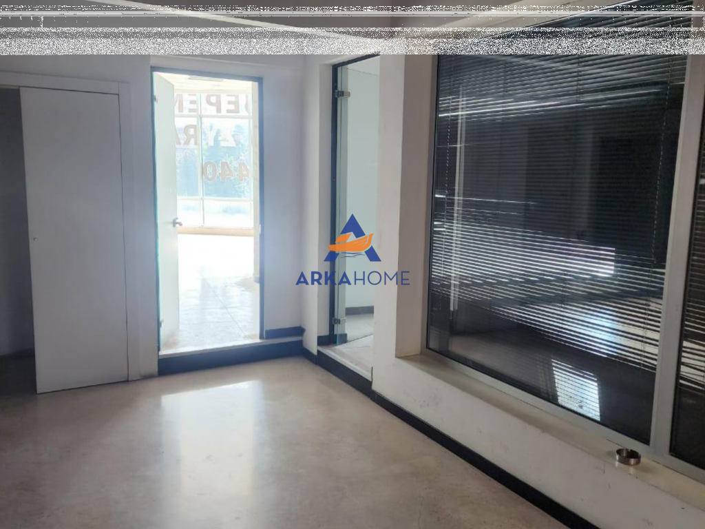 JEPET ME QERA AMBIENT BIZNESI 210M2 "RRUGA E KAVAJES" 2500€