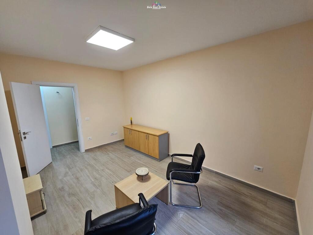 Zyre me Qera 2+1 tek Kompleksi Zirkon (ID BZ2746) Tirane