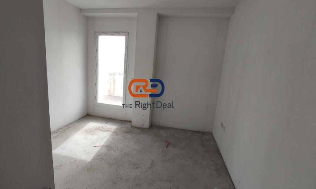 Tek Ali Demi, Shitet Apartament 2+1+2 Me Verande Te Bollshme !!!