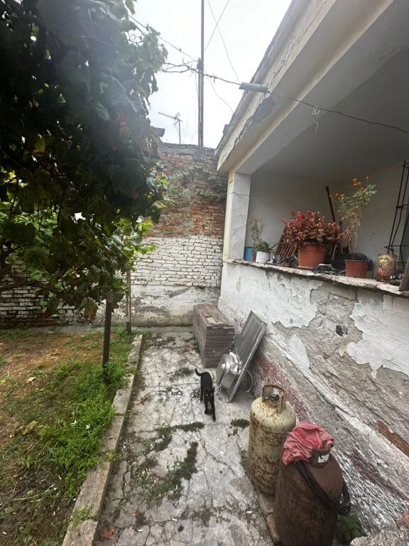 🏡 SHITET SHTËPI PRIVATE – PRANË POLICISË, DURRËS