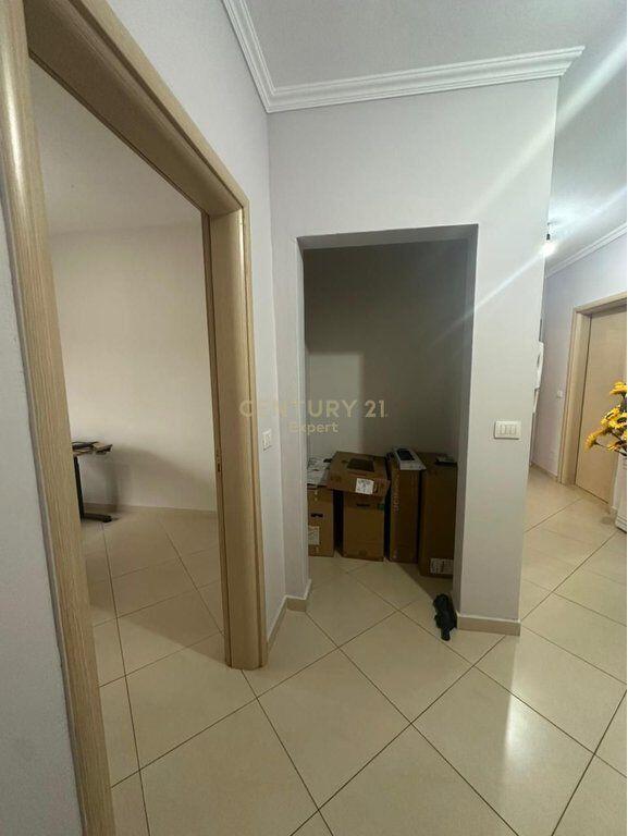 VENDIAMO APPARTAMENTO 3+1+2+ POSTO AUTO INCLUSO VICINO ALLO STADIO DINAMO! 350.000 €