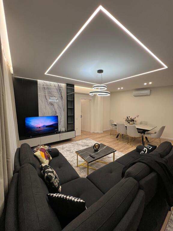 Shitet Super Apartament 1+1+Verande 330.000€  Rruga Mine Peza , Qender