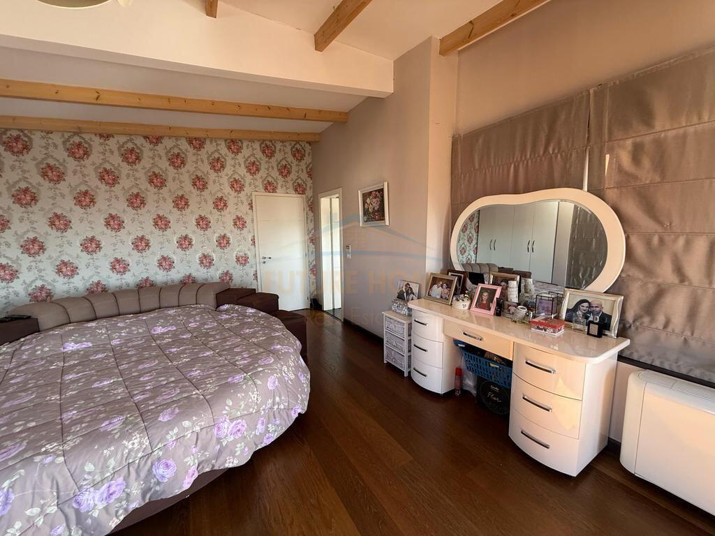 Shitet Duplex+Garsoniere, Pallati me Shigjeta