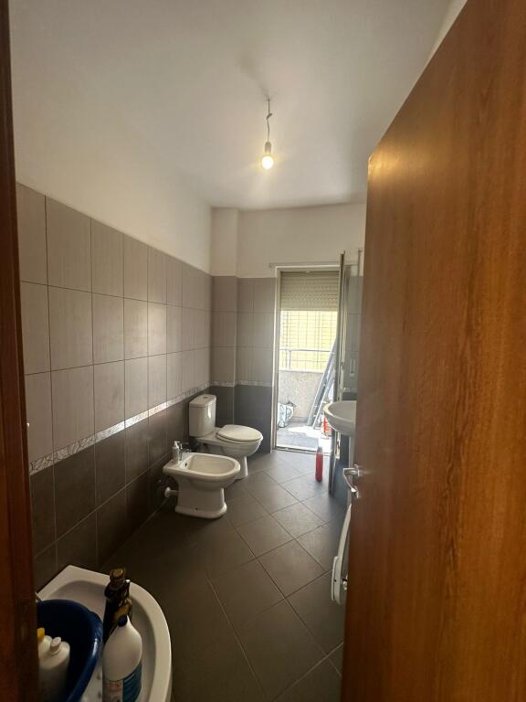 JEPET APARTAMENT ME QERA 3+1+2 TE UJESJELLSI DURRES