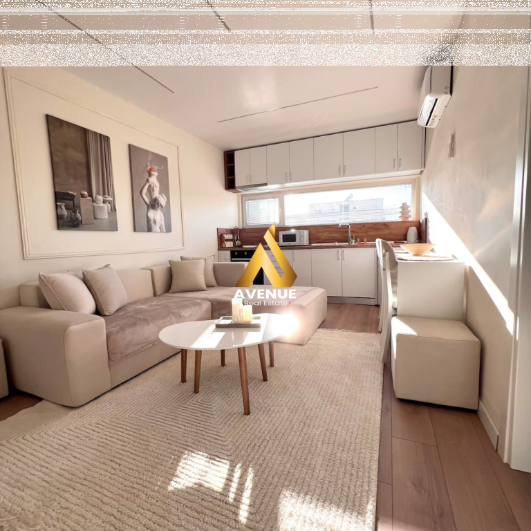 Jepet me qira apartament luksoz 1+1 – Myslym Shyri, Tiranë  💶 Qiraja: 650 € / muaj  Mundësi diskutimi në varësi të kushteve  Në një nga zonat më të kërkuara të Tiranës, në Myslym Shyr – vetëm pak hapa larg bankës BKT dhe të gjitha faciliteteve kryesore – ofrohet me qira një apartament 1+1 i arreduar në mënyrë moderne dhe tejet elegante.  📐 Tipologjia: 1+1  Pallat ekzistues, i qetë dhe i mirëadministruar  Kati: 5 i banimit, pallat egzistues  Totalisht i mobiluar me arredim luksoz  Ambient i ngrohtë, me organizim perfekt dhe dritë natyrale  Ky ambient është konceptuar dhe realizuar nga arkitekt profesionist, ku çdo element i brendshëm është menduar me kujdes, duke kombinuar estetikën me funksionalitetin. Çdo detaj – nga ndriçimi, mobilimi, deri tek materialet e përdorura – është zgjedhur për t’i ofruar banorit komoditet maksimal dhe ndjesi luksi.  Ky apartament është ideal për ata që kërkojnë një hapësirë moderne, të rehatshme dhe në një nga destinacionet më të preferuara të qytetit.  📞 Kontakti: 