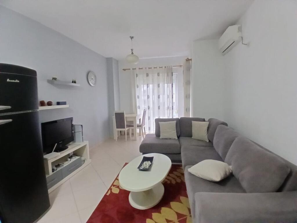 Jepet Me Qera Apartament 1+1+1 Ballkon
