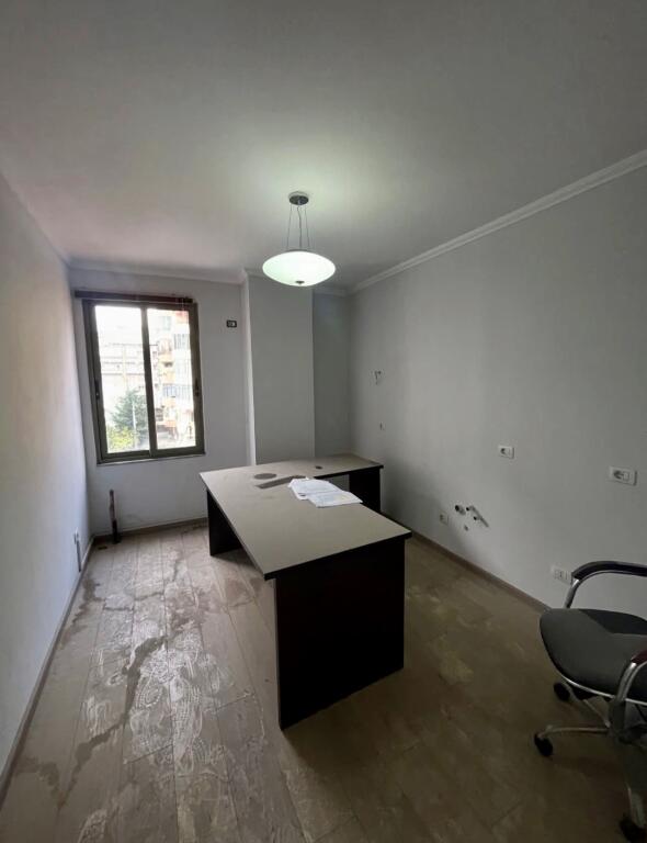 📣 SHITET Apartament 2+1 Me Ballkon 📍 21-Dhjetori, Prane Hotel "Mondial" ✨