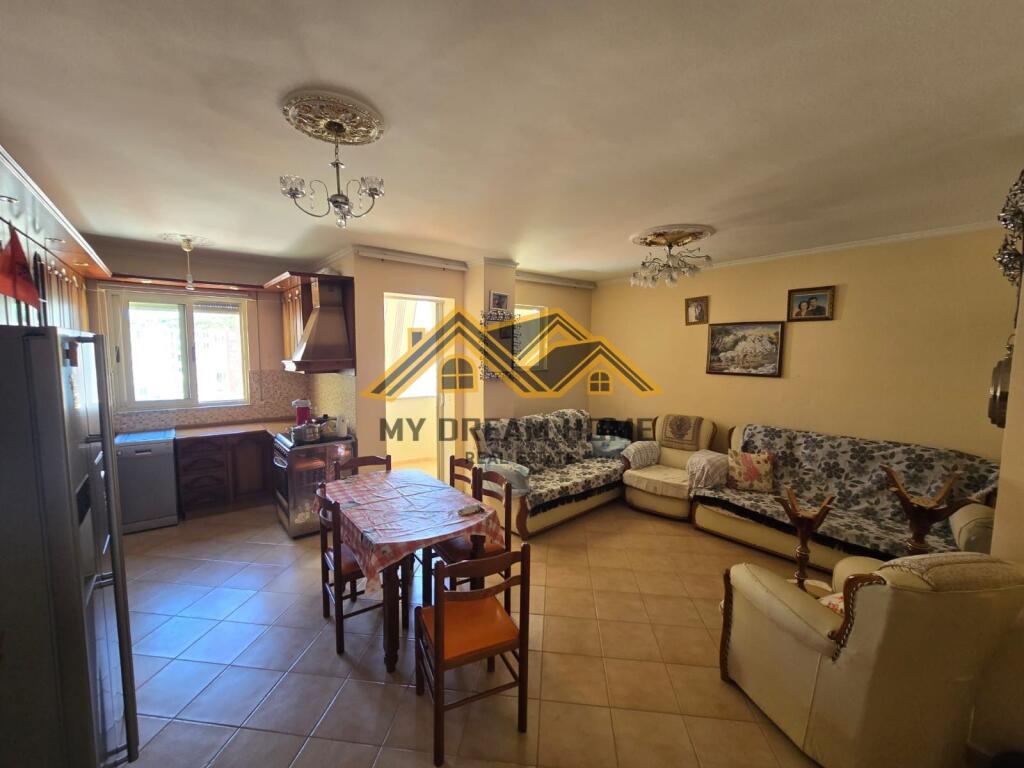 APPARTAMENTO 2+1 IN VENDITA VICINO ALLA POLIZIA DI DURRES!