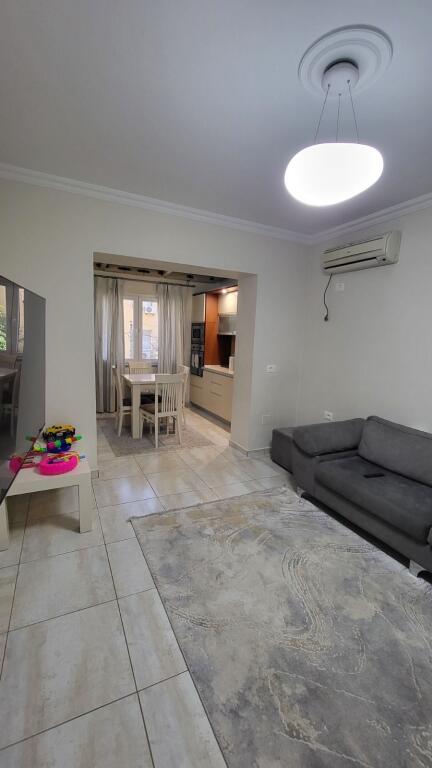 Jepet me Qira – Apartament 2+1 | Rruga Jani Kukuzeli, pranë Institutit të Higjenës*