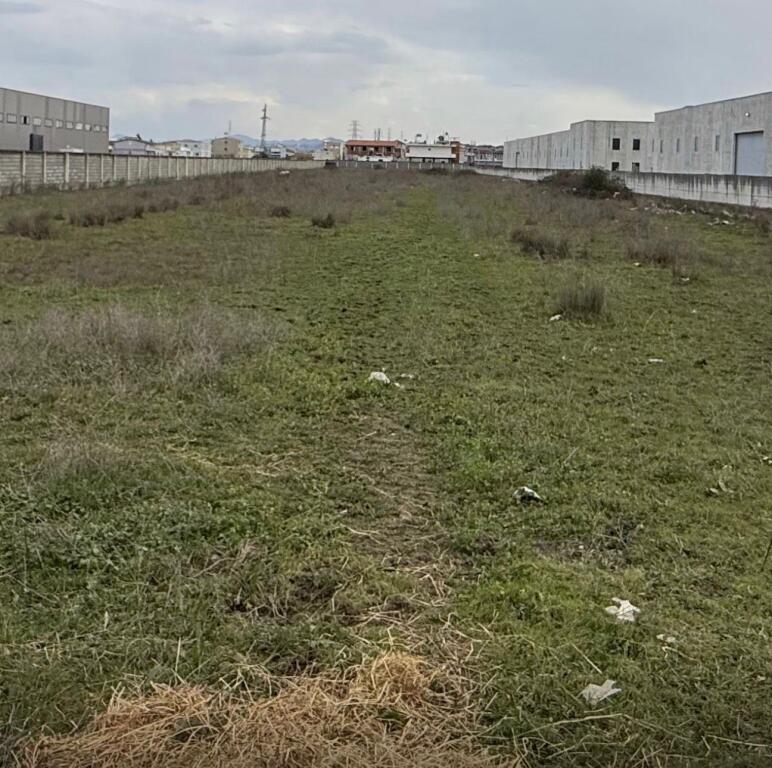 Shitet Tokë me Çertifikatë Pronësie në Autostradën Tiranë–Durrës