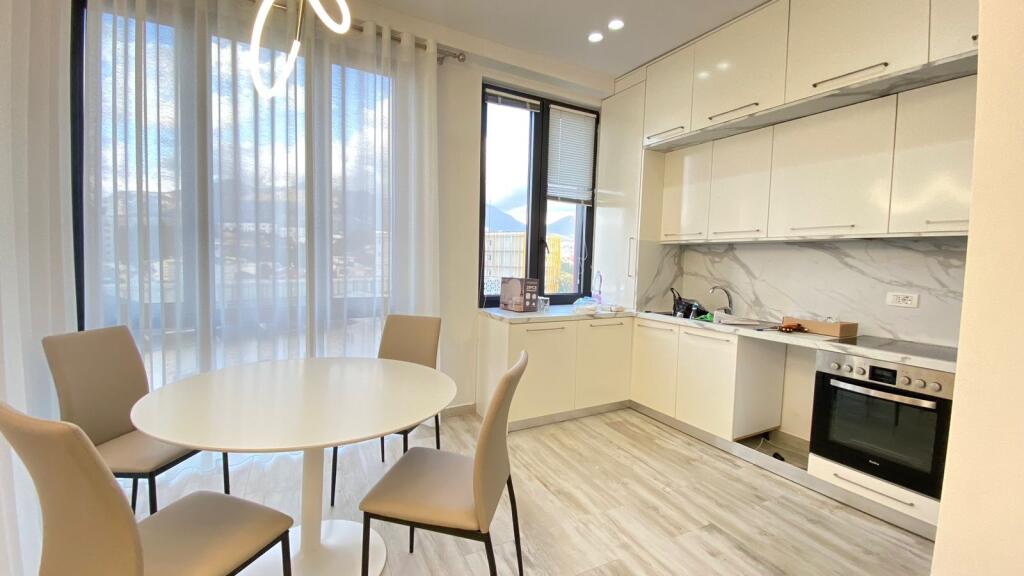 Apartment 2+1+parking space for rent Elbasan St.!