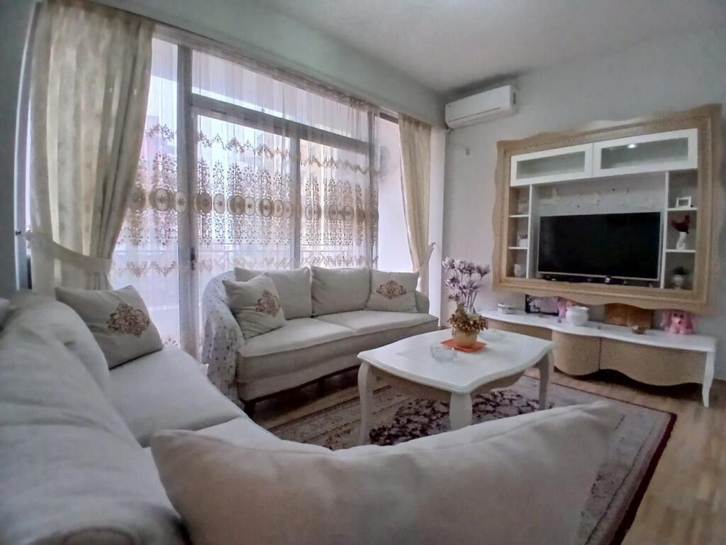 Jepet Me Qera Apartament 2+1+2 Tualete + 2 Ballkone