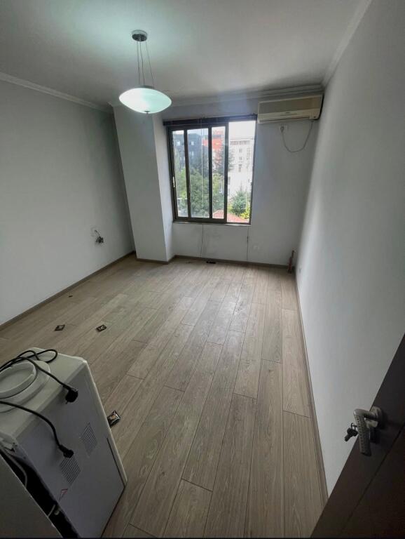 📣 SHITET Apartament 2+1 Me Ballkon 📍 21-Dhjetori, Prane Hotel "Mondial" ✨