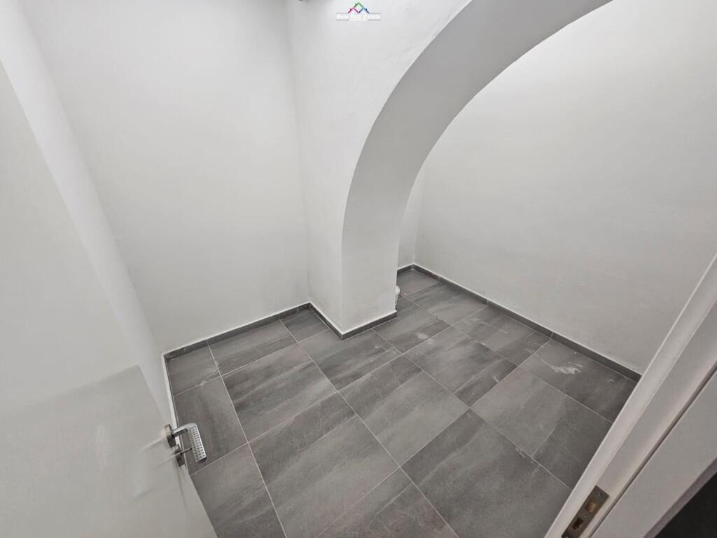 Negozio in affitto vicino al centro (ID BD21733) Tirana.