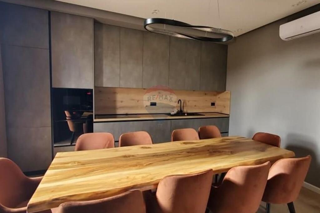 Residential building for rent on 5 Maji Street, Tirana