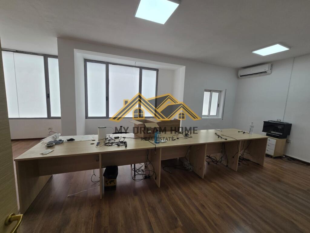 UNITÀ COMMERCIALE IN VENDITA IN STRADA PRINCIPALE VICINO A KAZAZI!