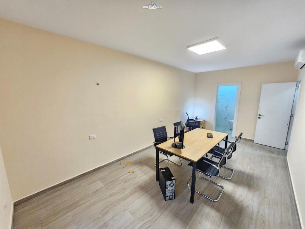 Zyre me Qera 2+1 tek Kompleksi Zirkon (ID BZ2746) Tirane