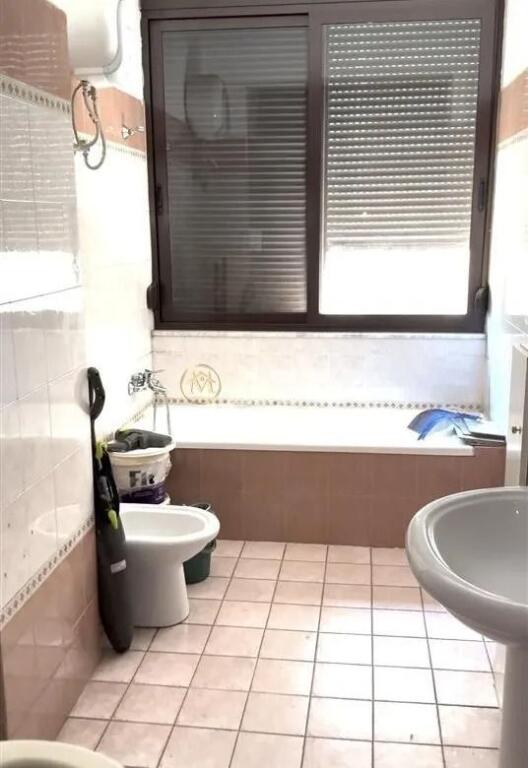 Ambjent biznesi.”Bulevardi Gjergj Fishta” 800 Euro/Muaj