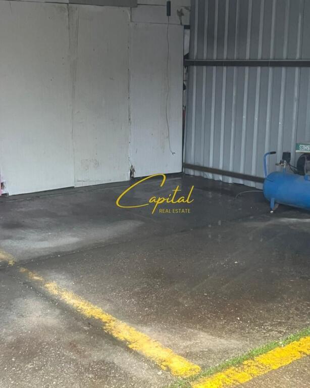 MAGAZINE ME QERA 60 M2 RRUGA 5 MAJI 80.000 LEKE