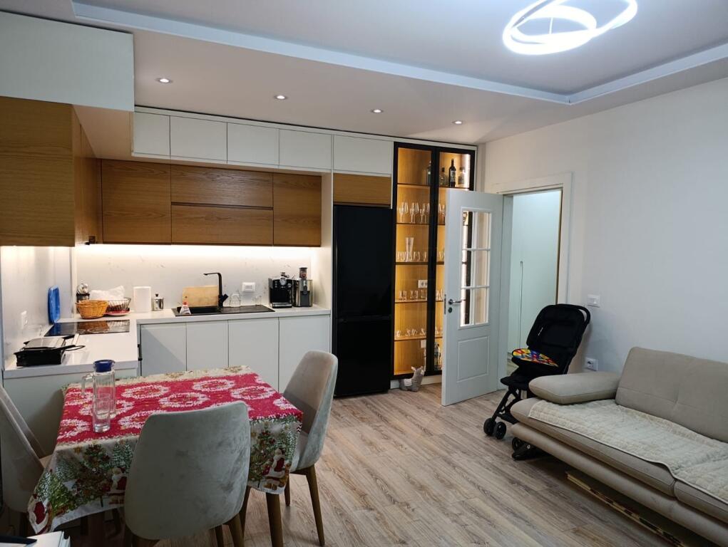 Apartament 1+1 prane Square 21!