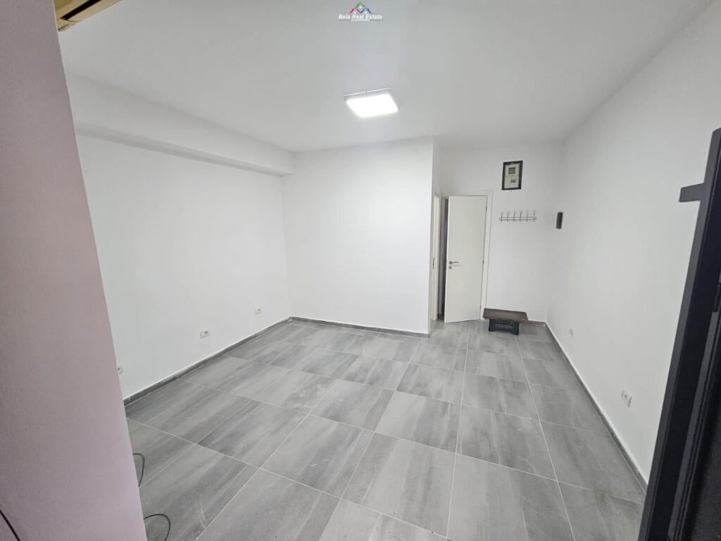 Negozio in affitto vicino al centro (ID BD21733) Tirana.