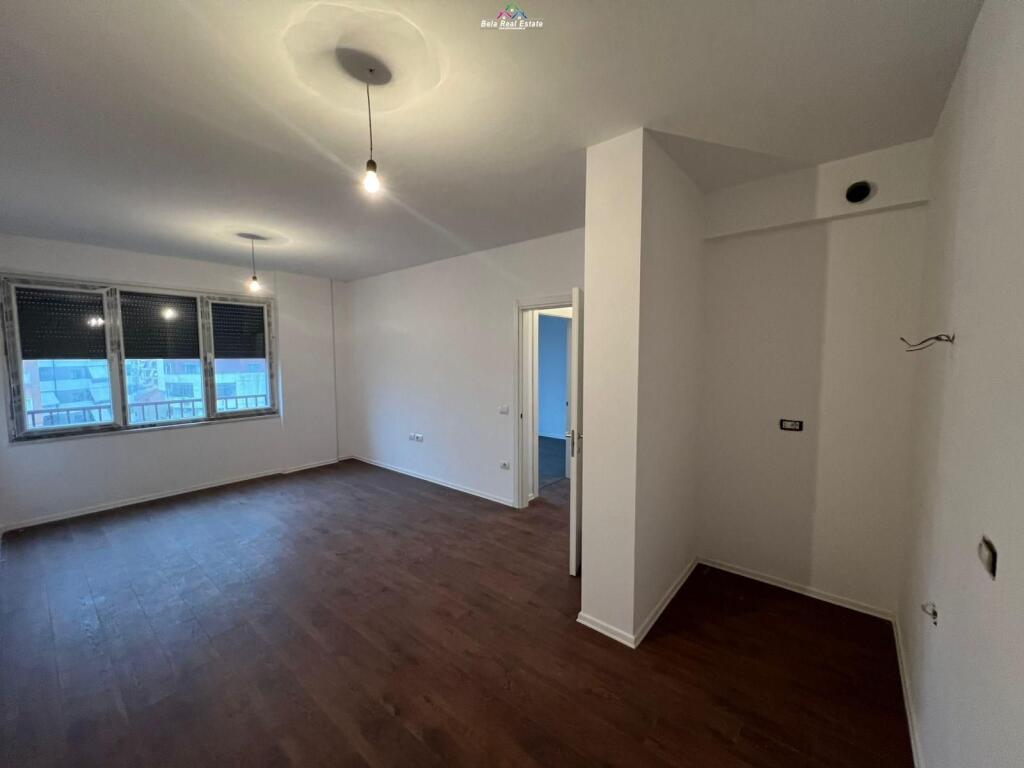 Zyre Me Qera 2+1+2 Tek Pazari i Ri (ID BZ2745) Tirane