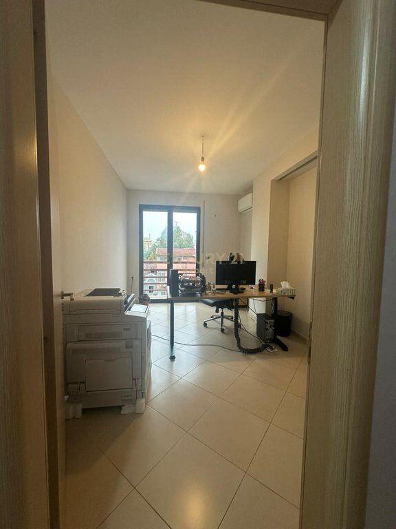 VENDIAMO APPARTAMENTO 3+1+2+ POSTO AUTO INCLUSO VICINO ALLO STADIO DINAMO! 350.000 €