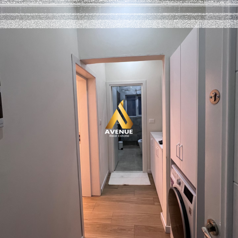 Jepet me qira apartament luksoz 1+1 – Myslym Shyri, Tiranë  💶 Qiraja: 650 € / muaj  Mundësi diskutimi në varësi të kushteve  Në një nga zonat më të kërkuara të Tiranës, në Myslym Shyr – vetëm pak hapa larg bankës BKT dhe të gjitha faciliteteve kryesore – ofrohet me qira një apartament 1+1 i arreduar në mënyrë moderne dhe tejet elegante.  📐 Tipologjia: 1+1  Pallat ekzistues, i qetë dhe i mirëadministruar  Kati: 5 i banimit, pallat egzistues  Totalisht i mobiluar me arredim luksoz  Ambient i ngrohtë, me organizim perfekt dhe dritë natyrale  Ky ambient është konceptuar dhe realizuar nga arkitekt profesionist, ku çdo element i brendshëm është menduar me kujdes, duke kombinuar estetikën me funksionalitetin. Çdo detaj – nga ndriçimi, mobilimi, deri tek materialet e përdorura – është zgjedhur për t’i ofruar banorit komoditet maksimal dhe ndjesi luksi.  Ky apartament është ideal për ata që kërkojnë një hapësirë moderne, të rehatshme dhe në një nga destinacionet më të preferuara të qytetit.  📞 Kontakti: 