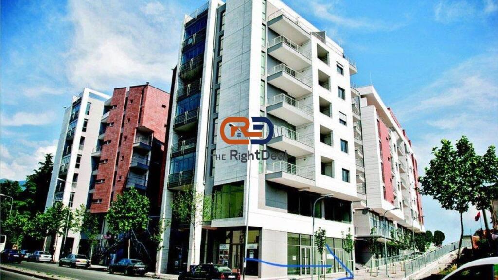 Tek Kompleksi Tower Bridge, Shitet Dyqan Me Fasade Xhami Ideal Per Investim !!!