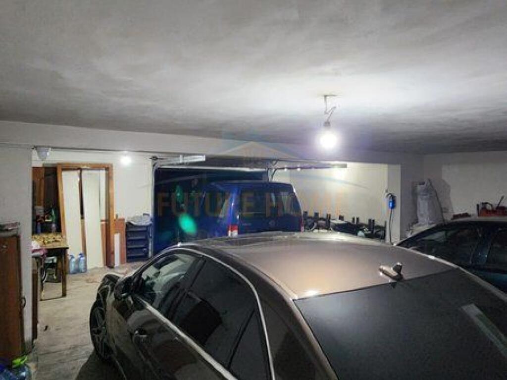 In vendita, villa su 3 piani, Sauk, Tirana