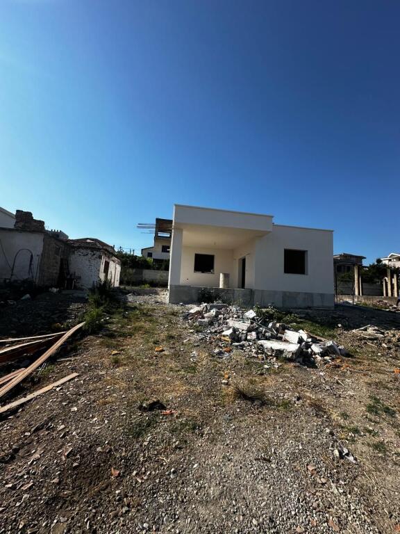 SHITEN 2 SHTEPI PRIVATE NJERA E PERFUNDUAR DHE TJETRRA NE PERFUNDIM E SIPER  RRESHBULL