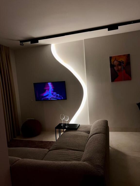 Shtepi  me qera,  Pallat i Ri  2+1,  Elar4 13684   -   €  550