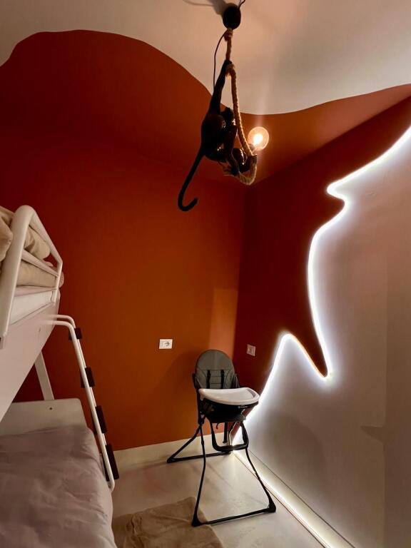 Shtepi  me qera,  Pallat i Ri  2+1,  Elar4 13684   -   €  550