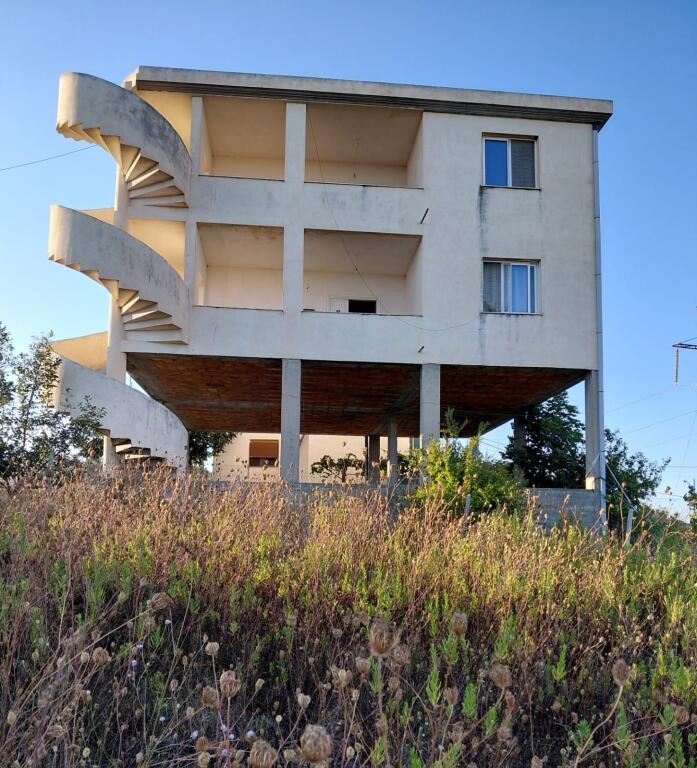 TEL  💥DISPONOJME PER SHITJE VILE 3 KATESHE NE ZONEN E ARAPAJ , 700 METRA ME VIJEN BREGDETARE KAVALISHENCE DURRES ‼