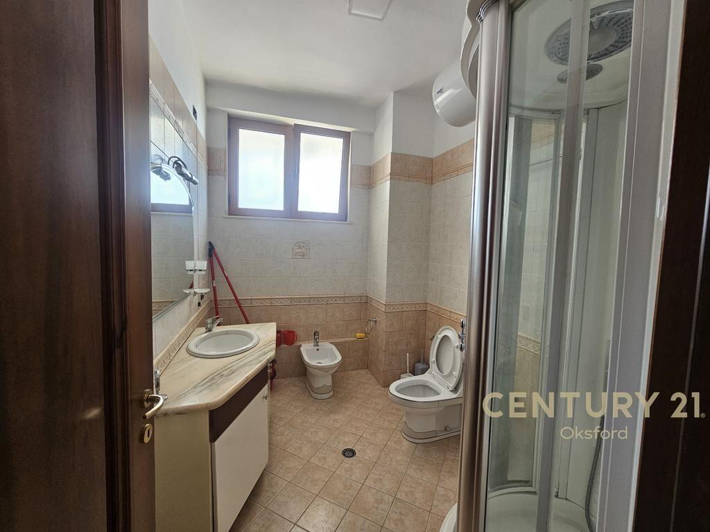 SHITET TRIPLEX 4+1+2 PLUS GARAZHD TE VILA E ZOGUT, DURRES! 580,000 €