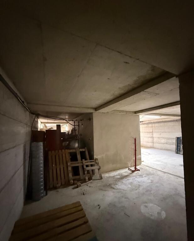 Jepet Magazine  me qera, per  Biznes ne Vile ,  ID   Elar1 13873   -   €  510  