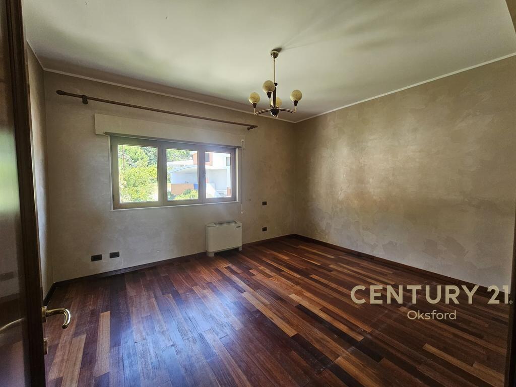 SHITET TRIPLEX 4+1+2 PLUS GARAZHD TE VILA E ZOGUT, DURRES! 580,000 €