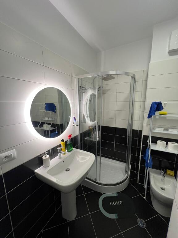 Shitet apartament misto mame