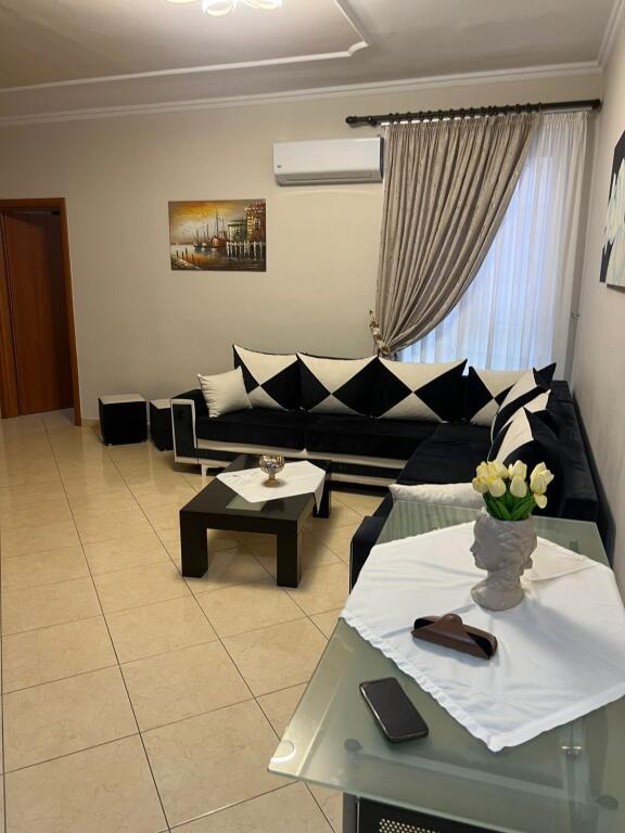 1+1,i mobiluar  ,rruga peti liqeni i thate,cmimi 500 euro