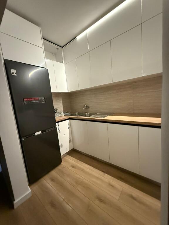 Jepet 2+1,i mobiluar prane shkolles ali demi,cmimi 600 euro