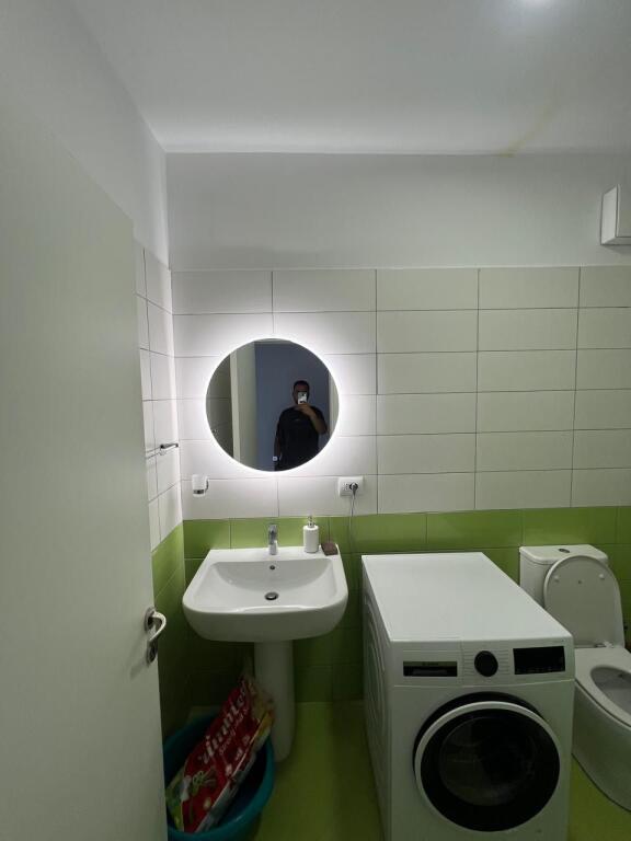 Shitet apartament misto mame